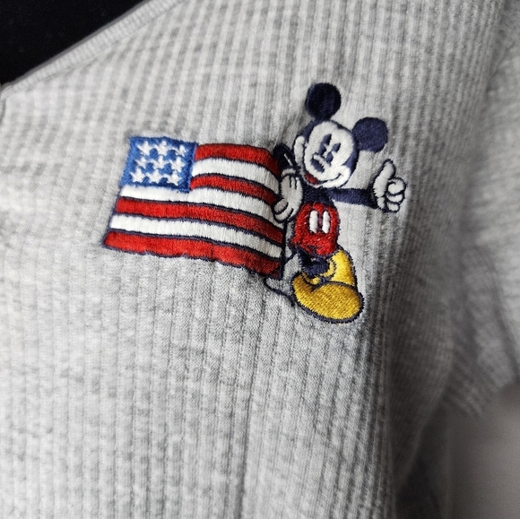 Vintage Disney Mickey And American Flag Waffle Grey Tee Size Medium - Picture 2 of 9